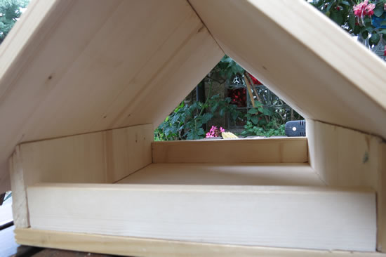 Vogelfutterhaus selbst gebaut