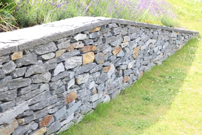 Mauer Naturstein Trockenmauer