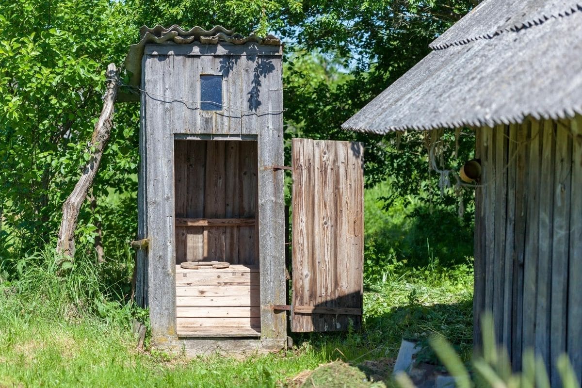 Toilette im Garten