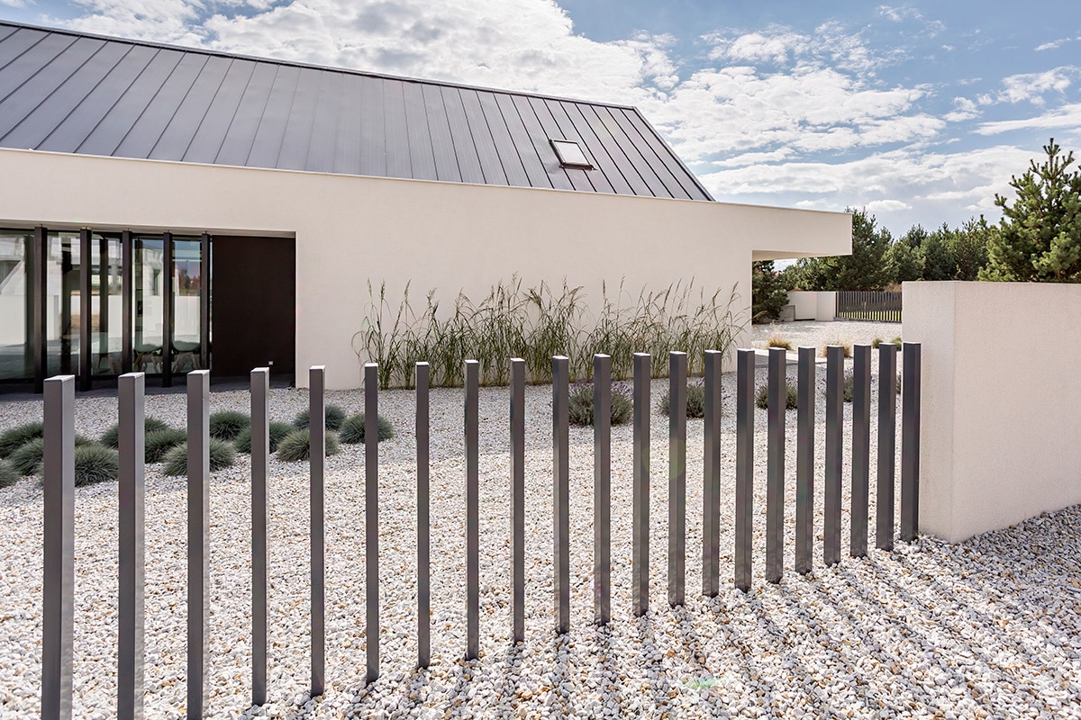 Kies-Terrasse anlegen: Unterbau + Vor- und Nachteile - Gartendialog.de