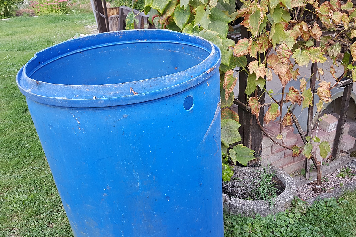 Regentonne reparieren so flicken Sie kleine Risse Gartendialog.de