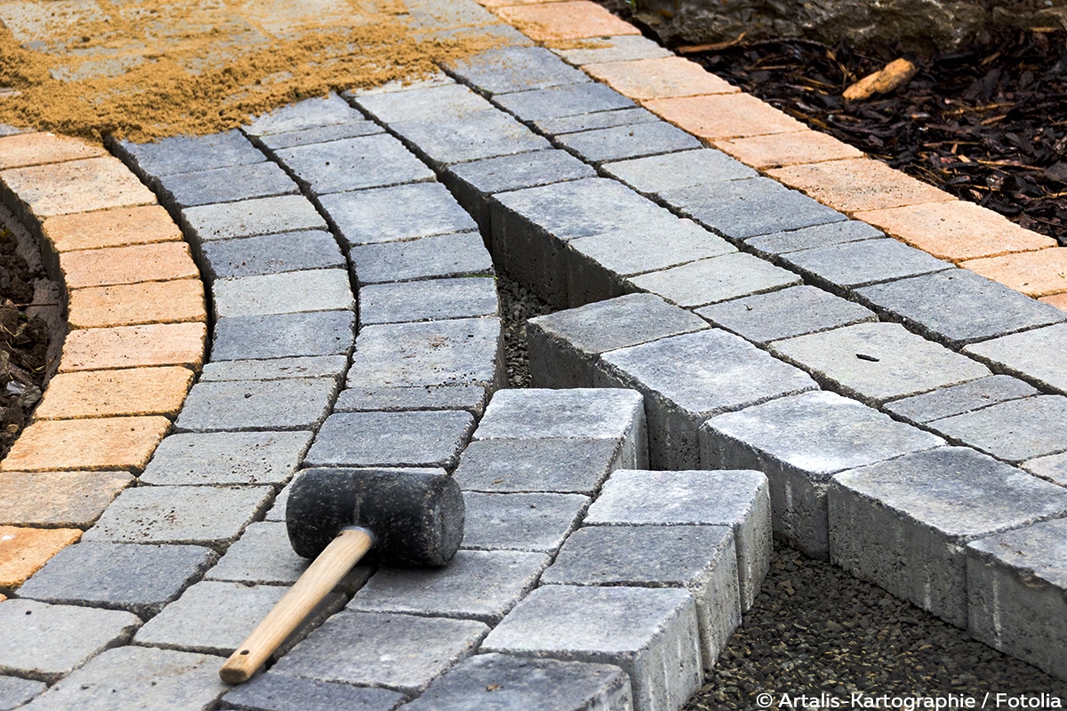 Beeteinfassung aus Stein: 6 Ideen & Anleitung - Gartendialog.de
