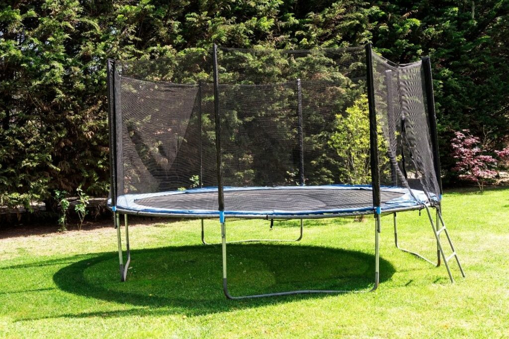 Trampolin im Garten