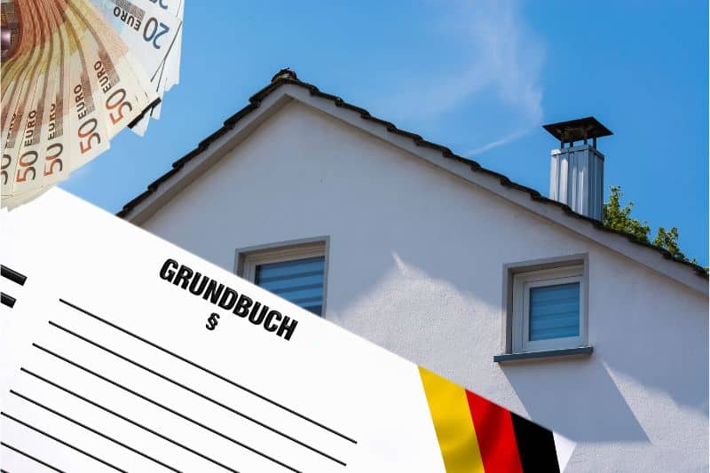 Collage mit Haus, Euroscheinen und Grundbuchauszug